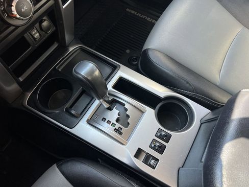 Used 2017 Toyota 4Runner SR5 Premium image 8