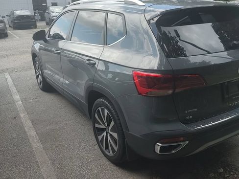 Used 2023 Volkswagen Taos SE w/ Panoramic Sunroof Package FWD image 4
