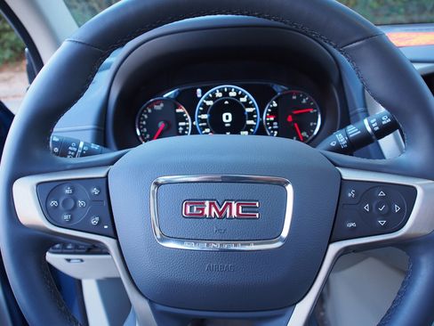 Used 2024 GMC Terrain Denali w/ Denali Premium Package image 21