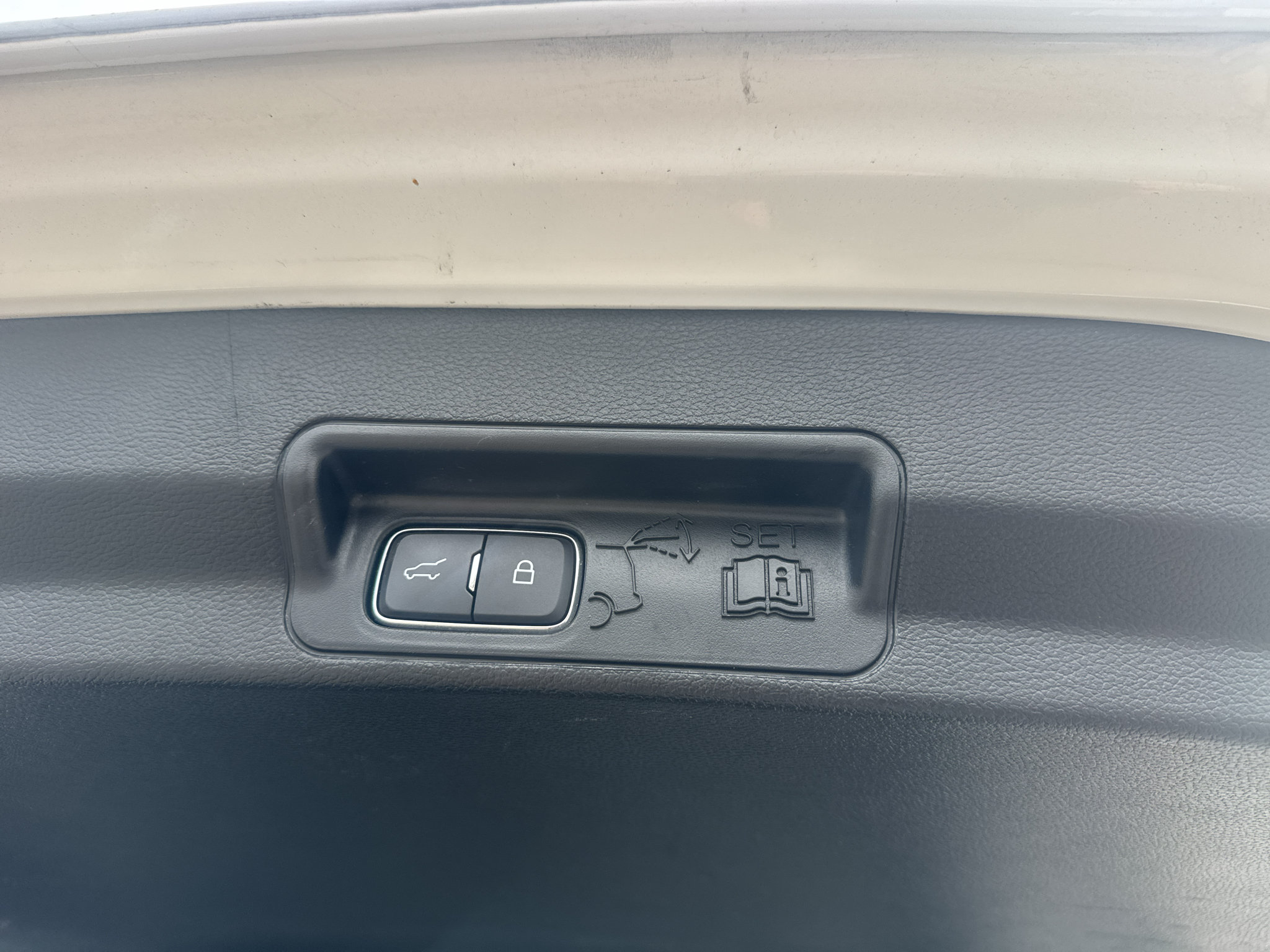 Used 2022 Ford Explorer Limited RWD image 23