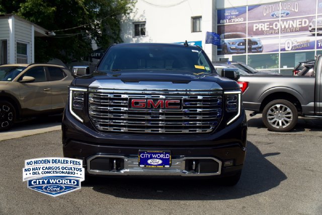 Used 2024 GMC Sierra 1500 Denali w/ Technology Package AWD/4WD image 2