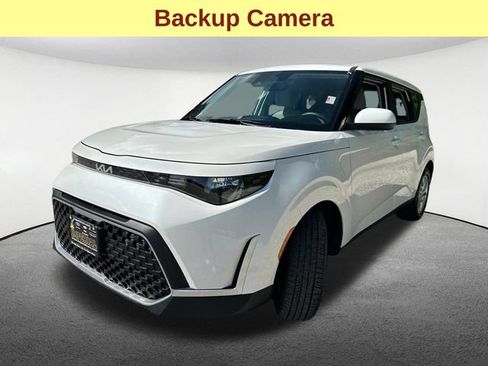 Used 2025 Kia Soul LX FWD image 5