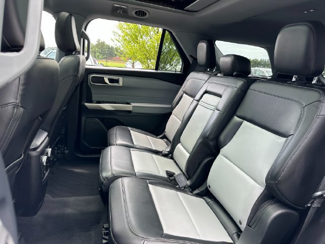 Used 2022 Ford Explorer XLT w/ Equipment Group 202A RWD image 17