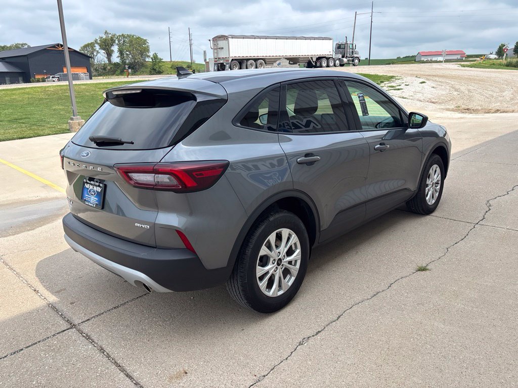 Certified 2025 Ford Escape Active AWD/4WD image 4