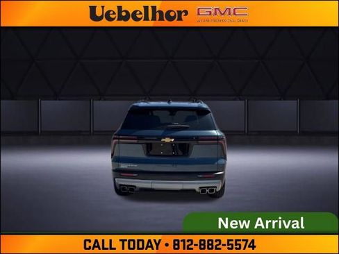 Used 2025 Chevrolet Traverse LT FWD image 6