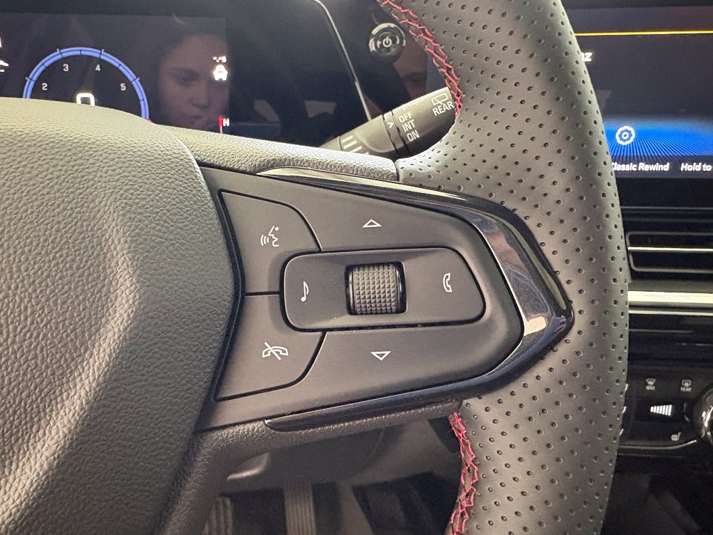 New 2026 Chevrolet Trax RS w/ Sunroof Package FWD image 5