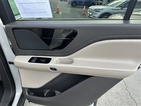 Certified 2023 Lincoln Aviator Standard w/ Premium Package image 40