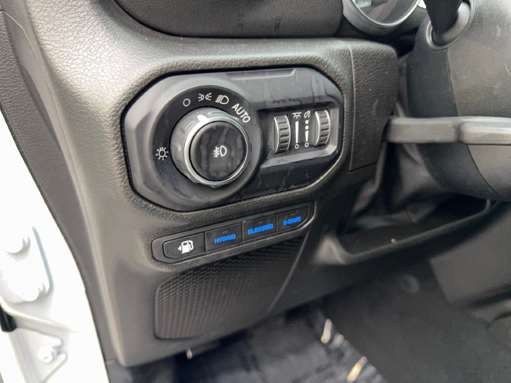 Used 2022 Jeep Wrangler Unlimited Sahara AWD/4WD image 56