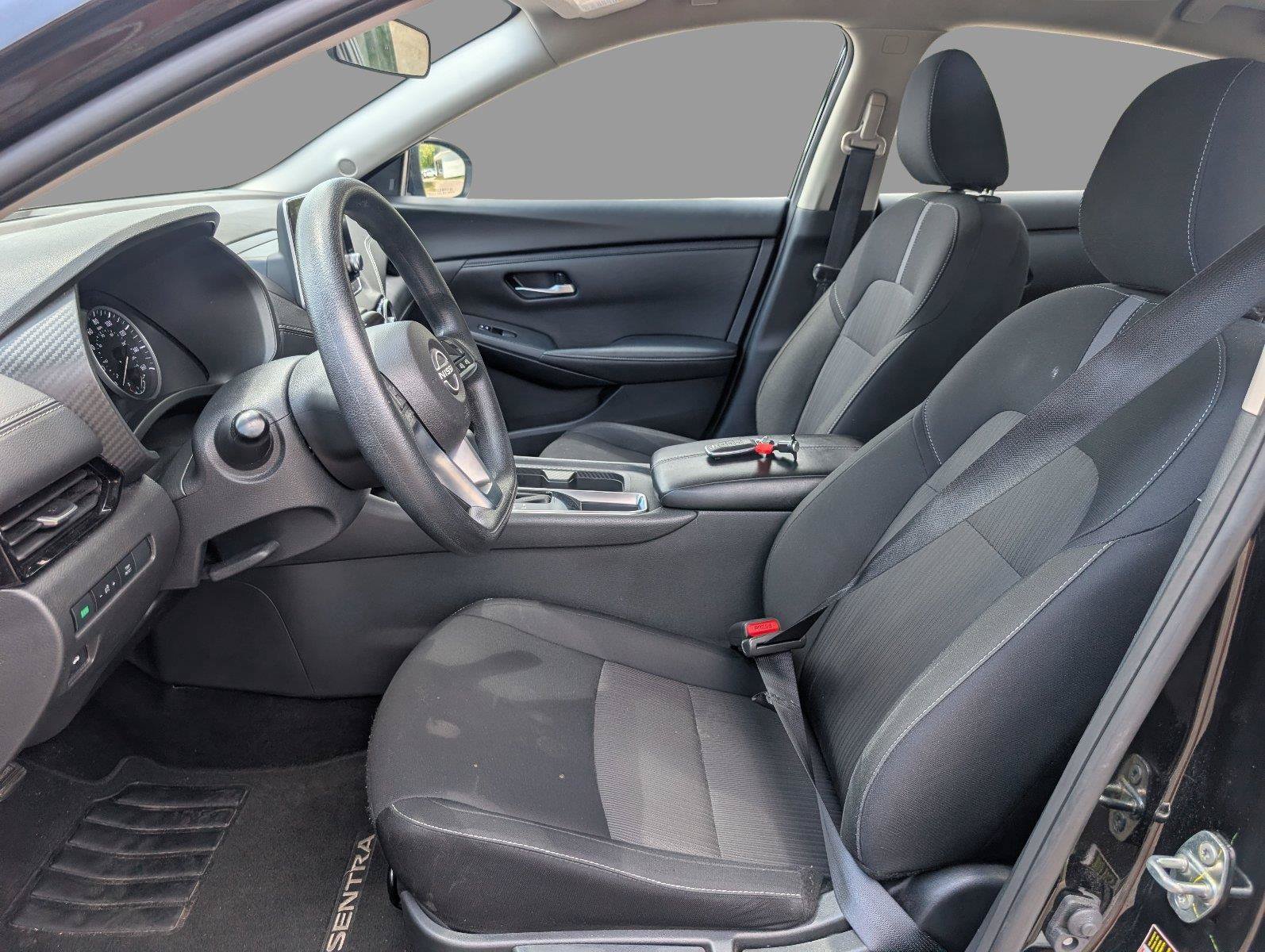 Used 2025 Nissan Sentra SV FWD image 17