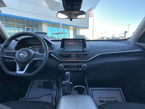 Used 2024 Nissan Altima 2.5 SV image 12