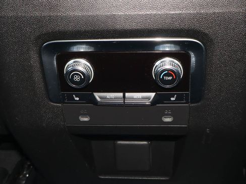 Used 2022 GMC Yukon SLT w/ SLT Luxury Package AWD/4WD image 24