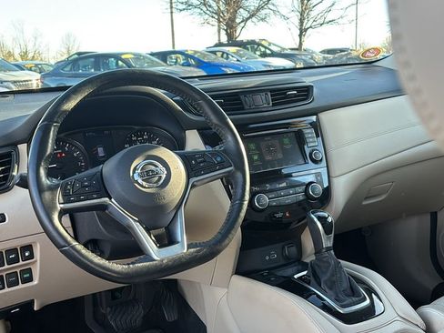 Used 2018 Nissan Rogue SL w/ Premium Package image 13