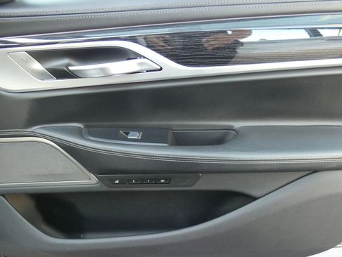 Used 2020 BMW 750i xDrive w/ Executive Package image 33