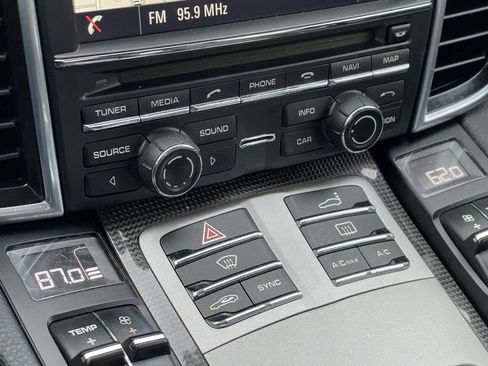 Used 2016 Porsche Panamera 4 Edition image 34