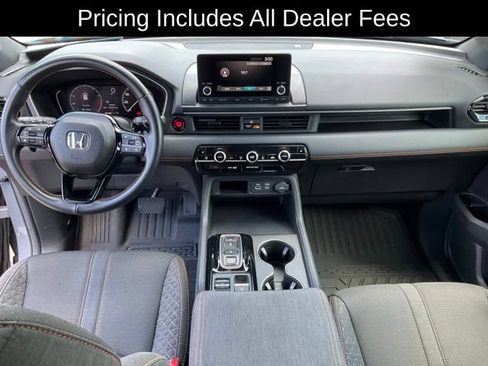 Used 2025 Honda Pilot Sport image 4