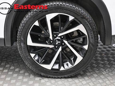 Used 2024 Mitsubishi Outlander AWD image 8