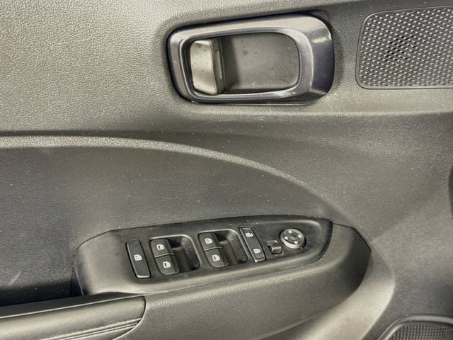 Certified 2024 Hyundai Venue Limited FWD image 20