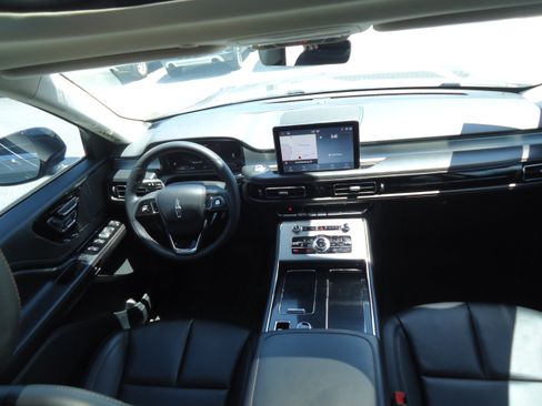 Used 2023 Lincoln Aviator AWD w/ Premium Package image 10