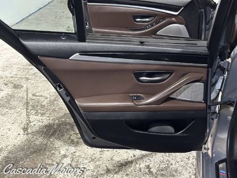 Used 2013 BMW M5 image 23