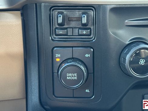 Used 2023 Ford F350 XLT image 32