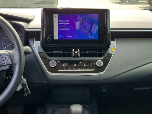 Used 2025 Toyota Corolla LE image 19