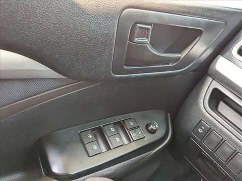 Used 2014 Toyota Highlander LE image 9