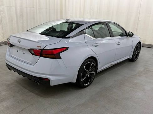 Used 2024 Nissan Altima 2.5 SR w/ SR Premium Package FWD image 2