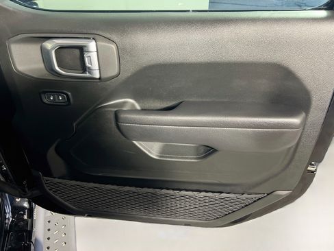 Used 2024 Jeep Wrangler Unlimited Sport AWD/4WD image 30
