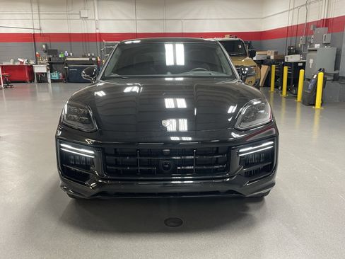 Used 2026 Porsche Cayenne Turbo image 3