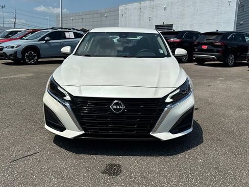 Used 2023 Nissan Altima 2.5 SV FWD image 10