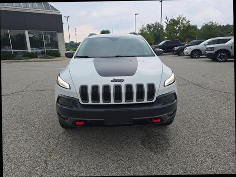 Used 2016 Jeep Cherokee Trailhawk w/ Leather Interior Group AWD/4WD image 7
