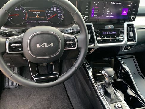Used 2022 Kia Sorento SX image 18