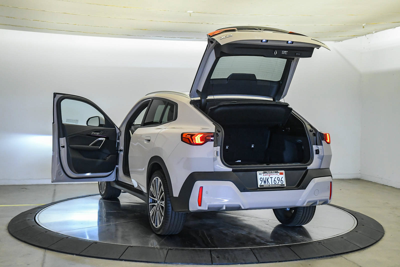 Used 2026 BMW X2 xDrive28i w/ Technology Package AWD/4WD image 24