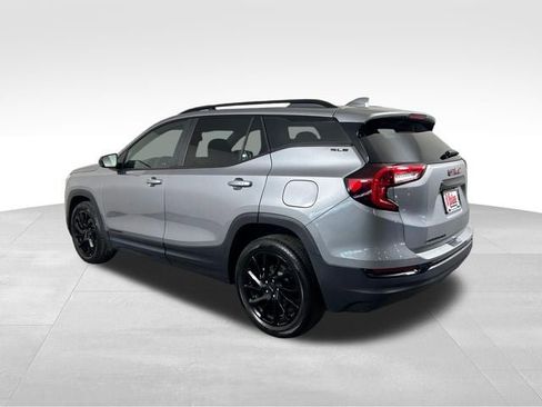 Used 2024 GMC Terrain SLE w/ Elevation Edition FWD image 4