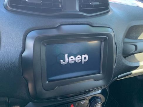 Used 2019 Jeep Renegade Trailhawk AWD/4WD image 27