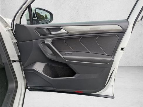 Certified 2023 Volkswagen Tiguan SE FWD image 24