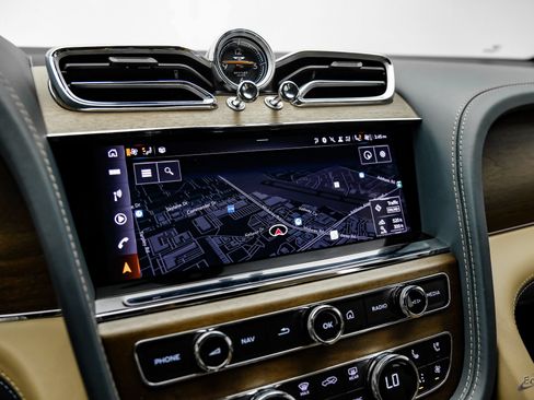 Used 2023 Bentley Bentayga Extended Wheelbase AWD/4WD image 71