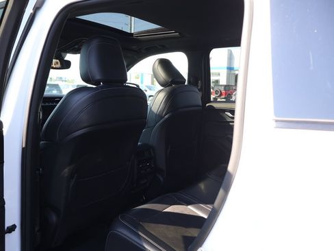 Used 2023 Jeep Grand Cherokee Altitude AWD/4WD image 32