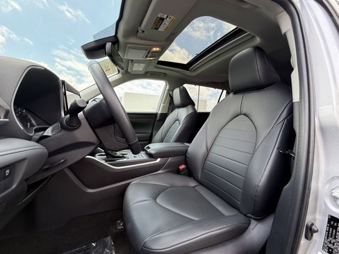 Certified 2024 Toyota Highlander XLE AWD/4WD image 31