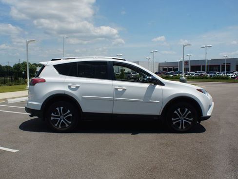 Used 2016 Toyota RAV4 LE FWD image 13