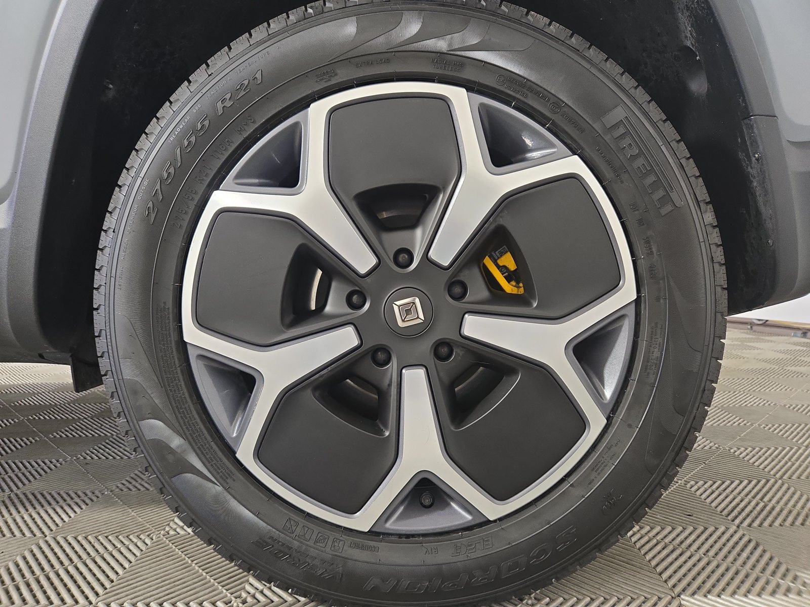 Used 2024 Rivian R1S Adventure Quad AWD/4WD image 10