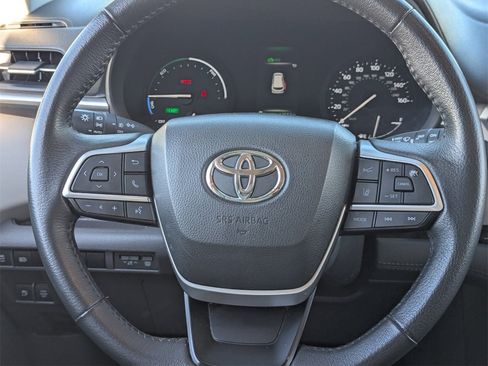 Used 2024 Toyota Sienna XLE image 24