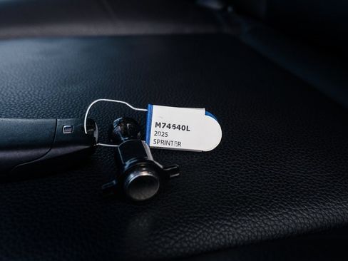 Used 2025 Mercedes-Benz Sprinter 2500 image 31