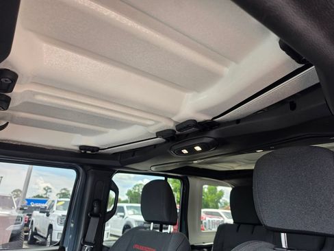 Used 2024 Jeep Wrangler Unlimited Rubicon w/ Technology Group AWD/4WD image 35