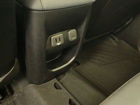 Used 2020 Chevrolet Colorado Z71 AWD/4WD image 13