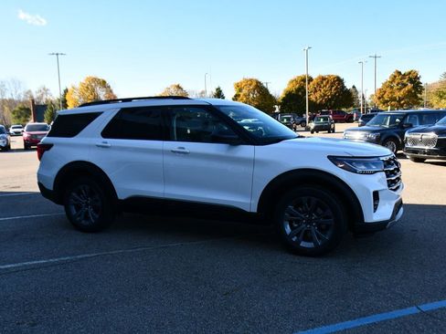 Used 2026 Ford Explorer Active w/ Active Comfort Package AWD/4WD image 8