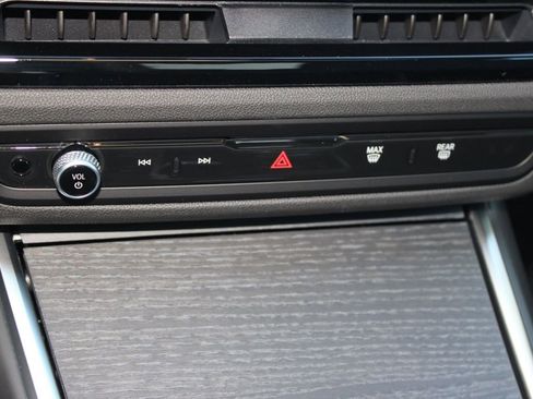 New 2026 BMW 330i Sedan w/ M Sport Package image 16