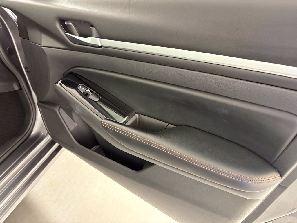 Used 2024 Nissan Altima 2.5 SR FWD image 38