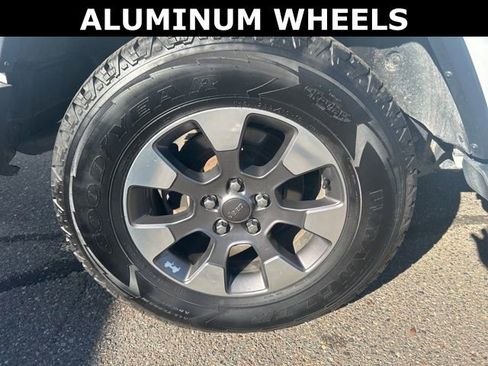 Used 2019 Jeep Wrangler Unlimited Sahara image 9