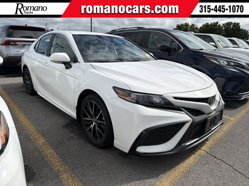 Used 2023 Toyota Camry SE w/ Cold Weather Package AWD/4WD image 1